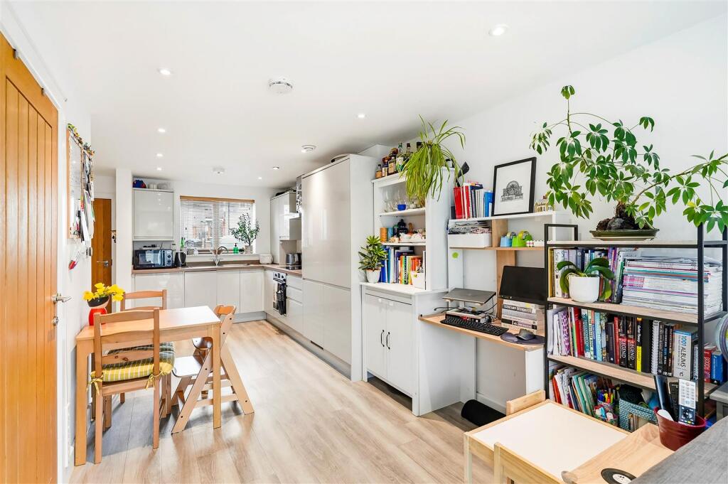 House in London - View 5