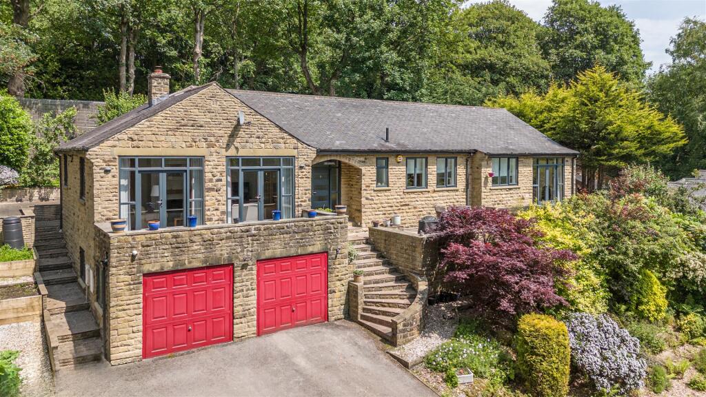 4-bed detached on The Mallows, Steps Lane, Sowerby Bridge, HX6 2JH, £625,000