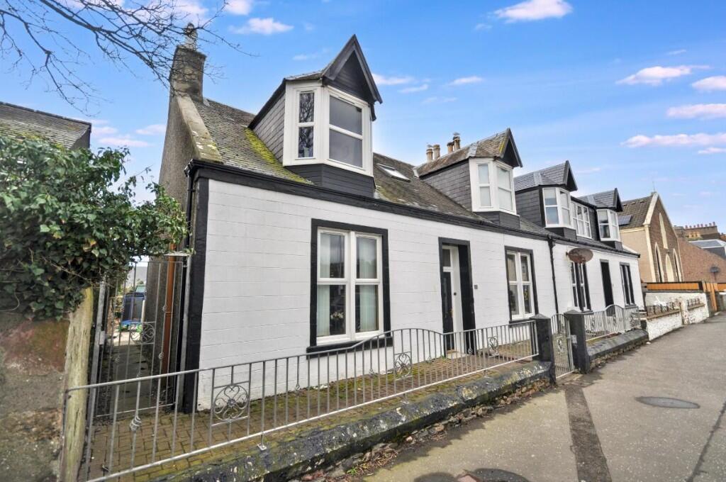 Main image of property: 18 Henrietta Street, Girvan, Ayrshire, KA26 9AL