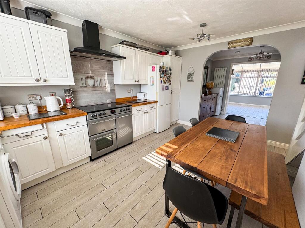 House in Northampton, North Northamptonshire - View 5
