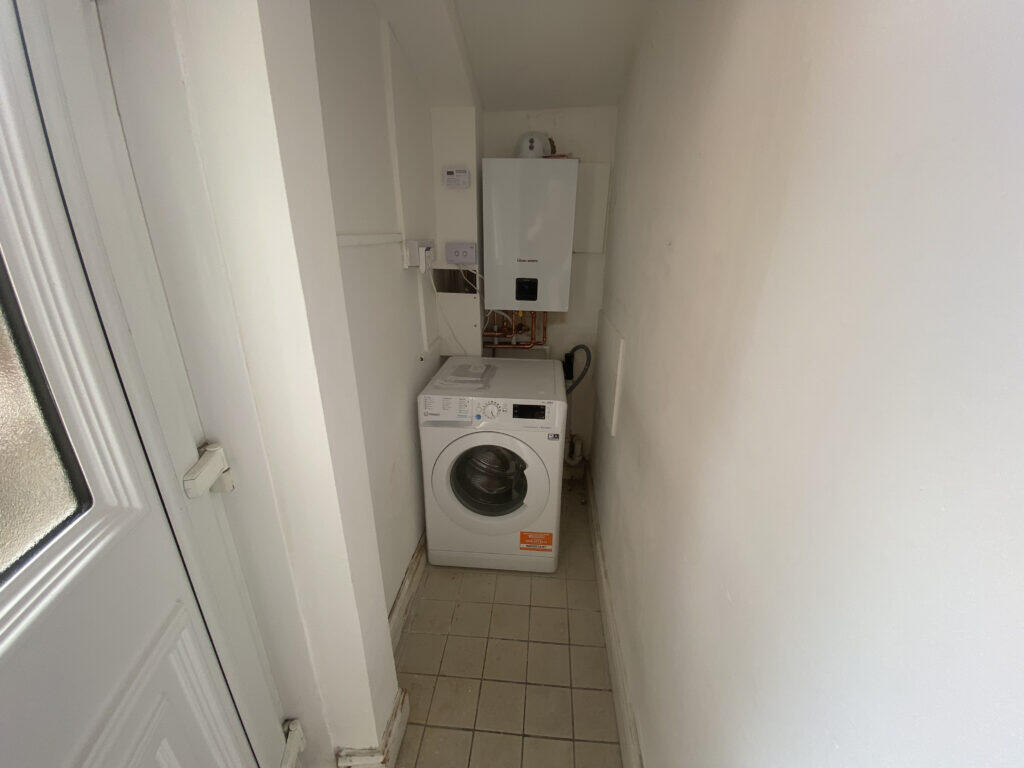 6 bedroom terraced house for rent