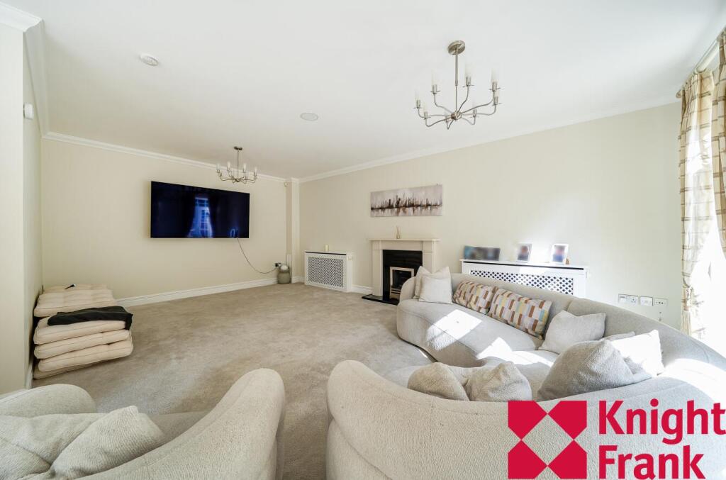 House in Sunningdale, Windsor and Maidenhead - View 5