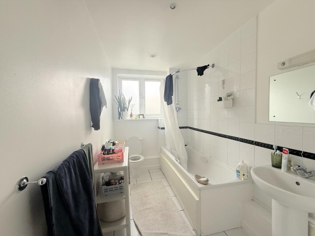 Apartment in London, Homerton - More