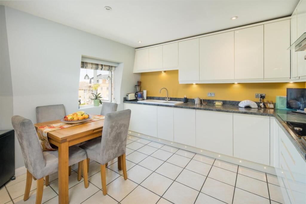 Medina View, East Cowes - View 2