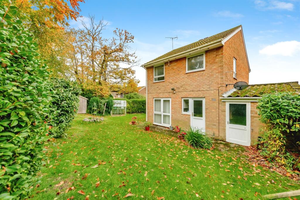 Stace Way, Worth, Crawley photo 4