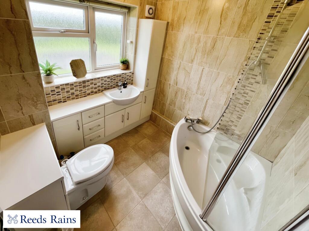 Apartment in Newcastle-under-Lyme, Staffordshire - More