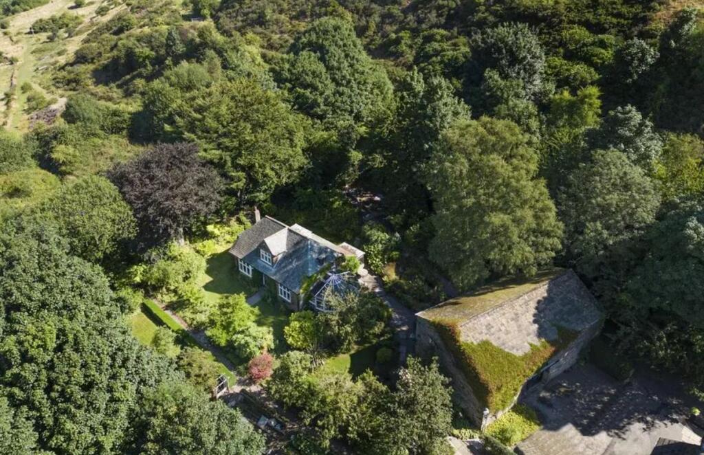 Main image of property: Sunset, 7 Howcans Lane, Boothtown, Halifax, West Yorkshire, HX3 6UD