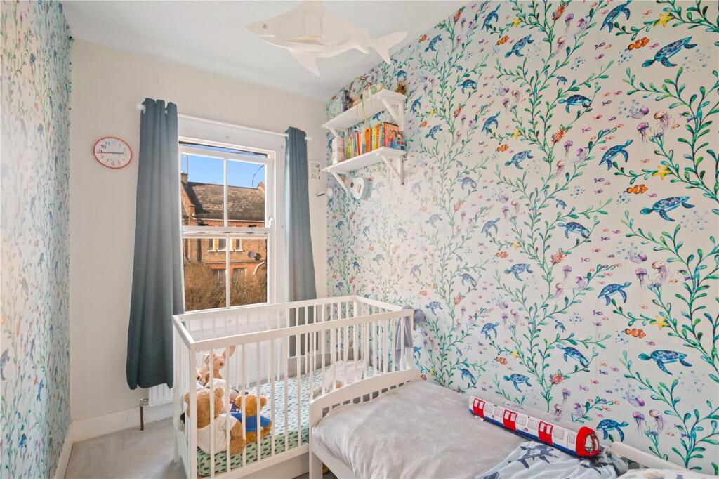 Apartment in London, Leyton - More