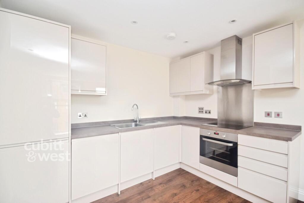 Apartment in Redhill - View 3