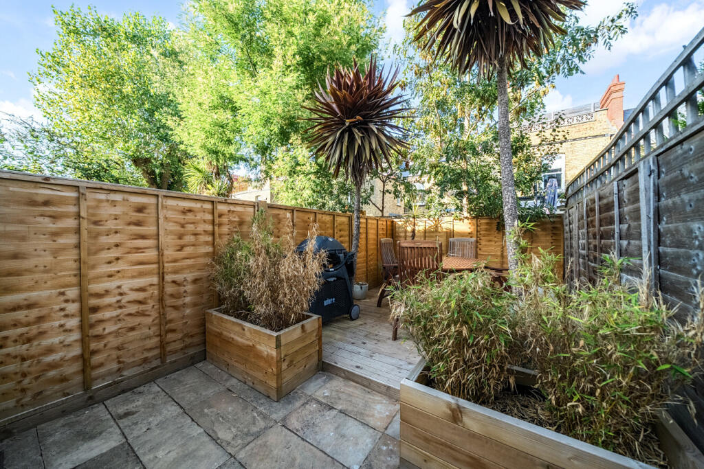 Apartment in London - View 5