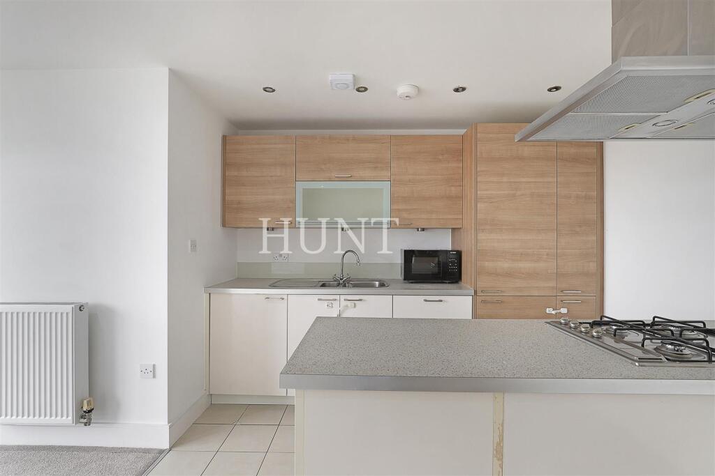 Apartment in Woodford Green, Woodford - View 3