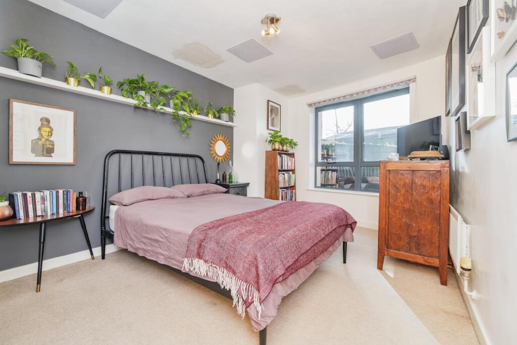 Spring Place, Barking, IG11 photo 4