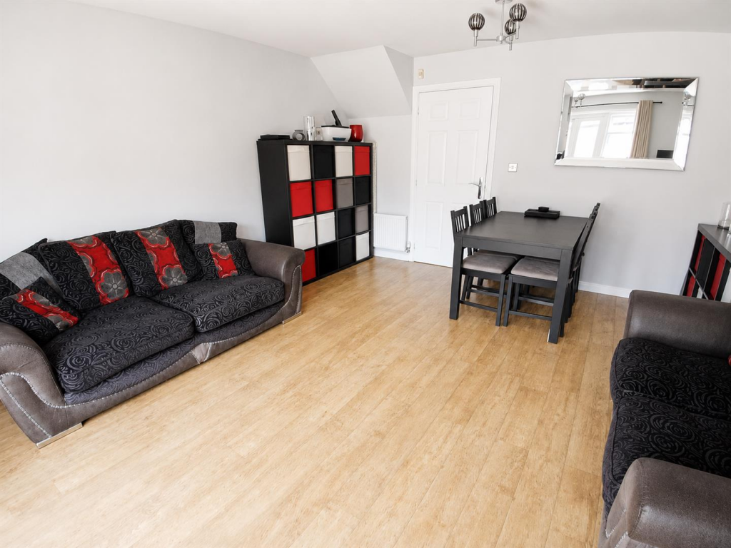 House in Nuneaton and Bedworth, Warwickshire - More
