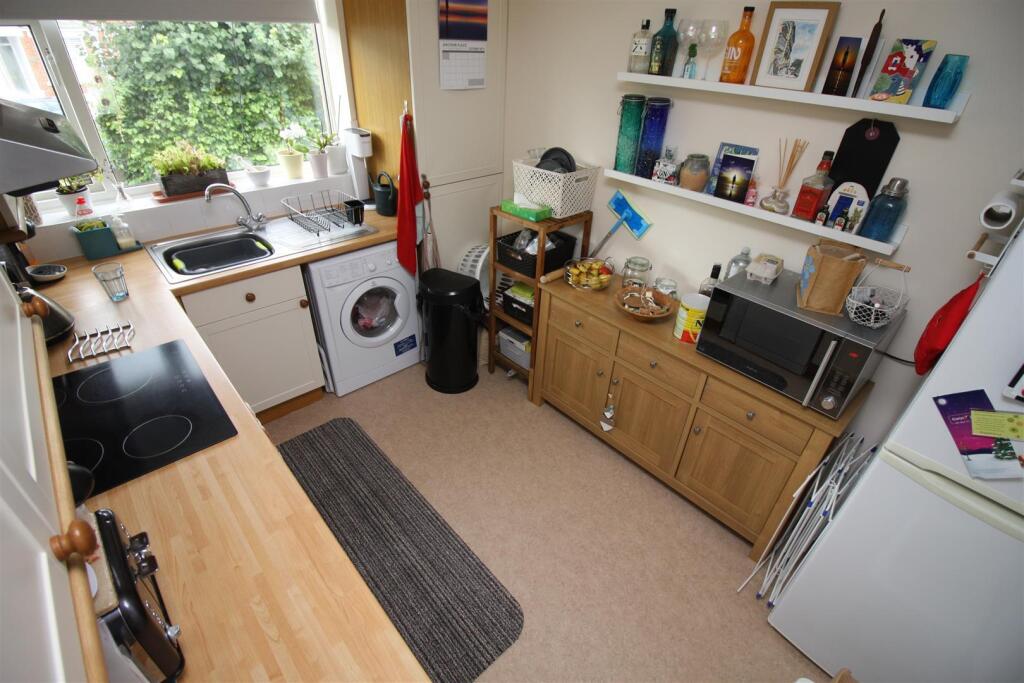 Apartment in Salisbury, Wiltshire - View 3