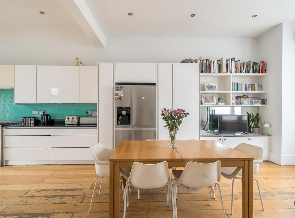 House in London, Brondesbury Park, Brondesbury - View 4