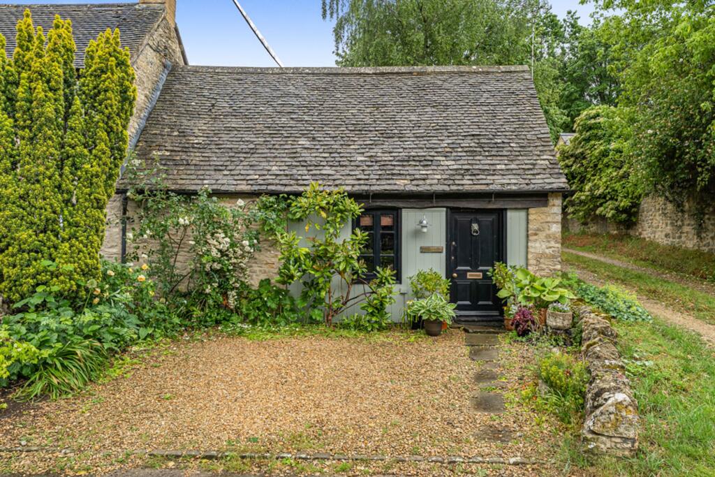 Main image of property: High Street, Ramsden, OX7