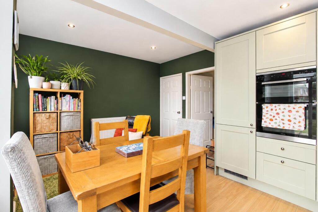 House in Wakefield - View 4