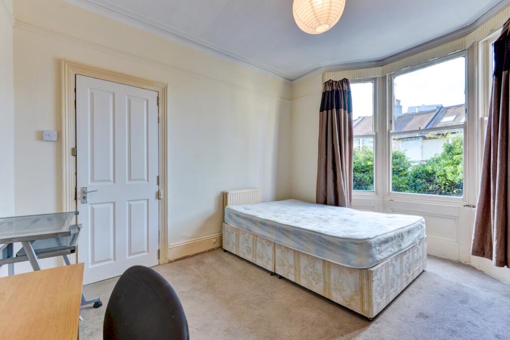 6 bedroom terraced house for rent