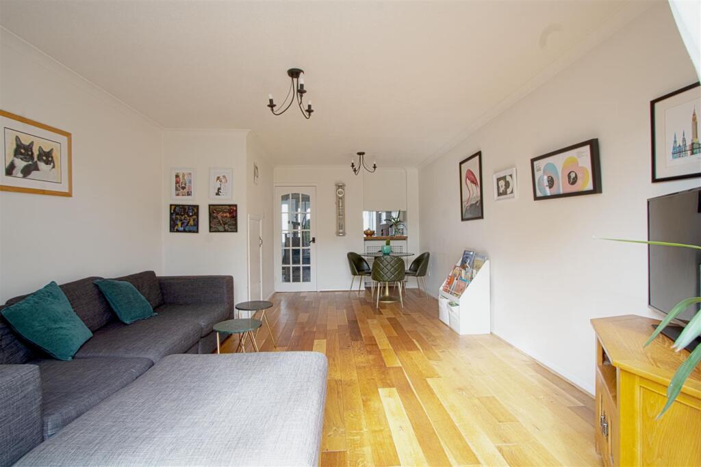 26, Celandine Close, Billericay, Essex, CM12 0SU photo 2