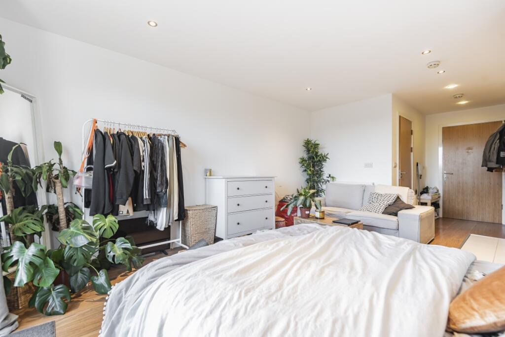 Apartment in London - View 5