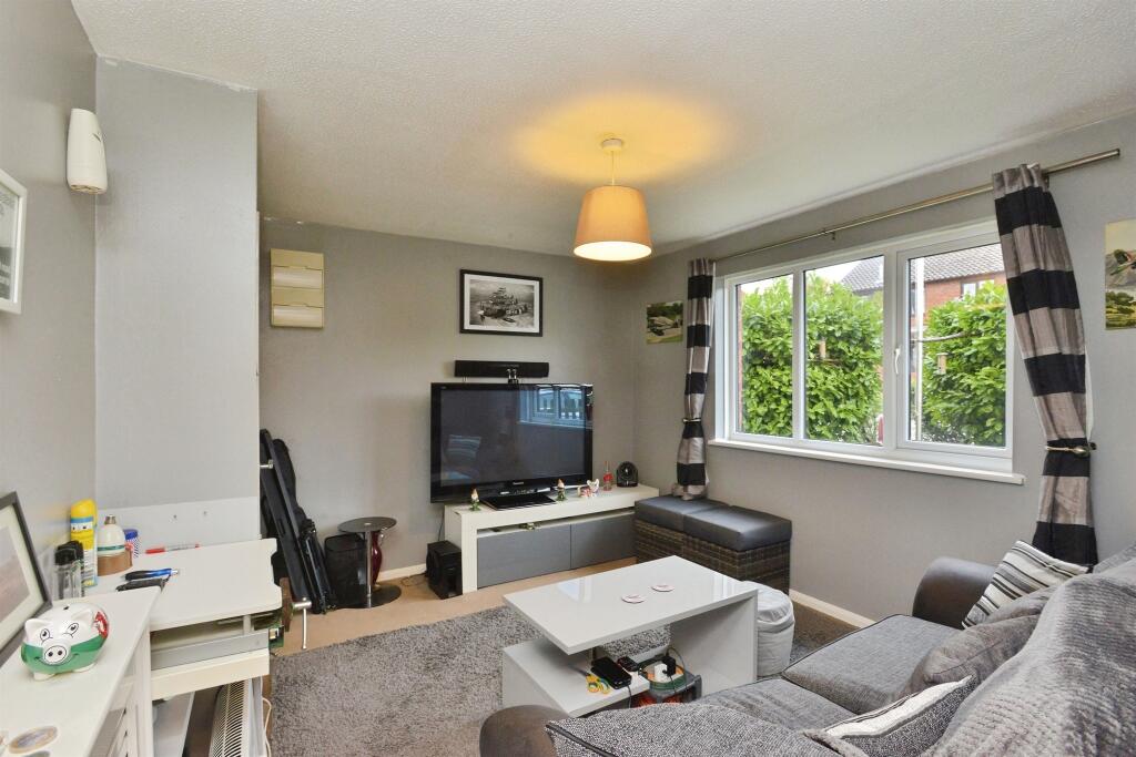 Simonsbath, Furzton, Milton Keynes photo 3