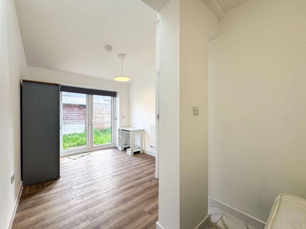 House in London, The Hale, Mill Hill - View 3