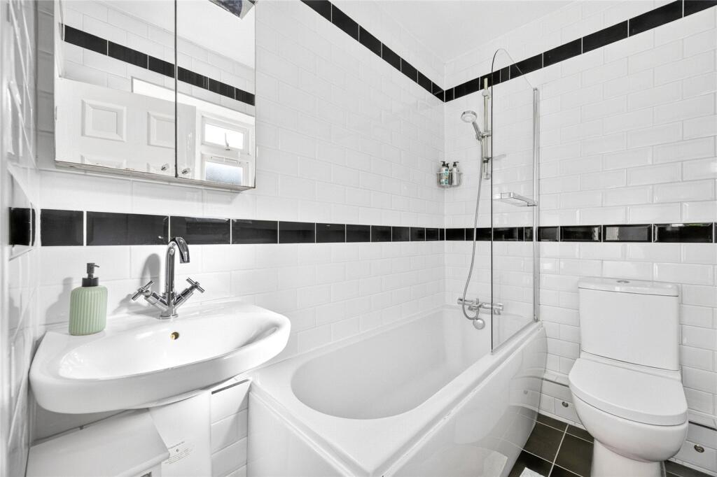 Apartment in London, Leyton - More