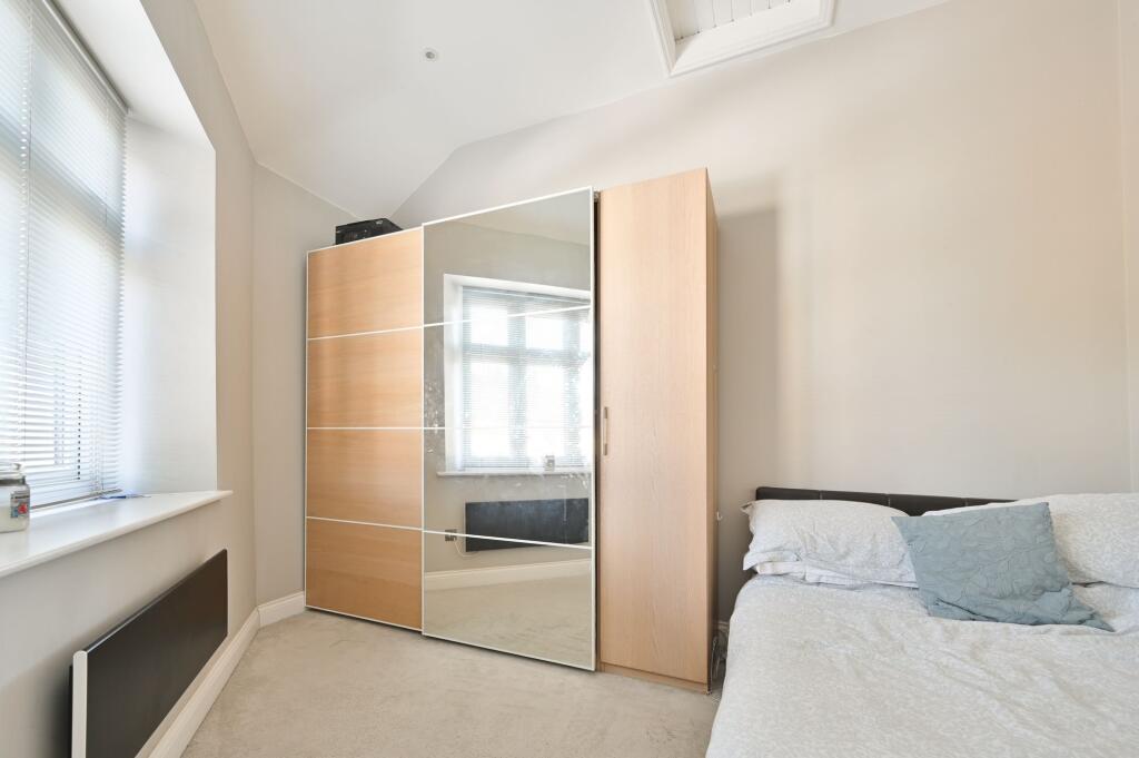 Apartment in Watford - More