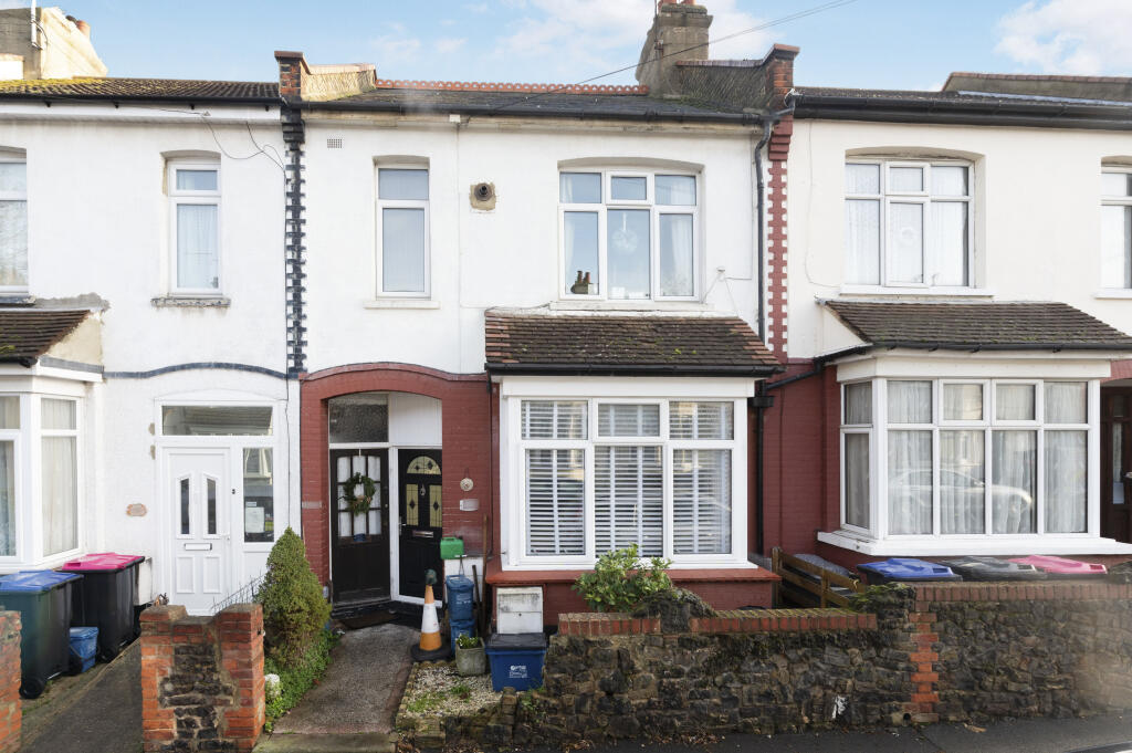 Main image of property: Silverdale Avenue, Westcliff-on-Sea, SS0