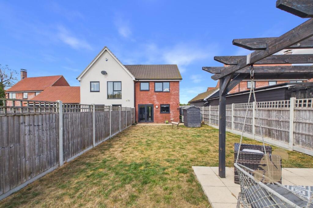 Robinson Close, Great Bromley, CO7 photo 3