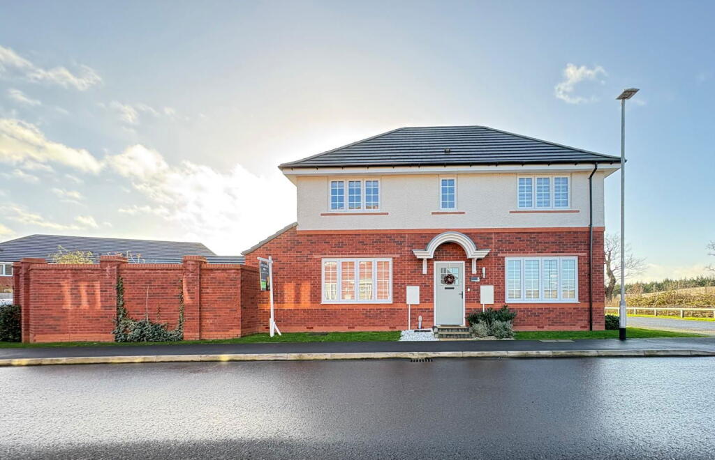 4-bed detached on Ash Close, Penkridge, Staffordshire, £400,000