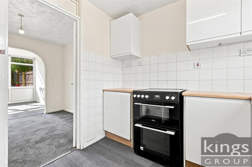 House in Harlow, Staple Tye - View 4