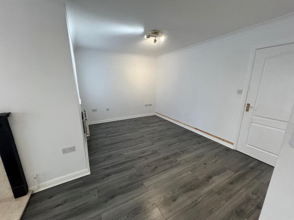 House in Cardiff, St Mellons, Trowbridge - View 3