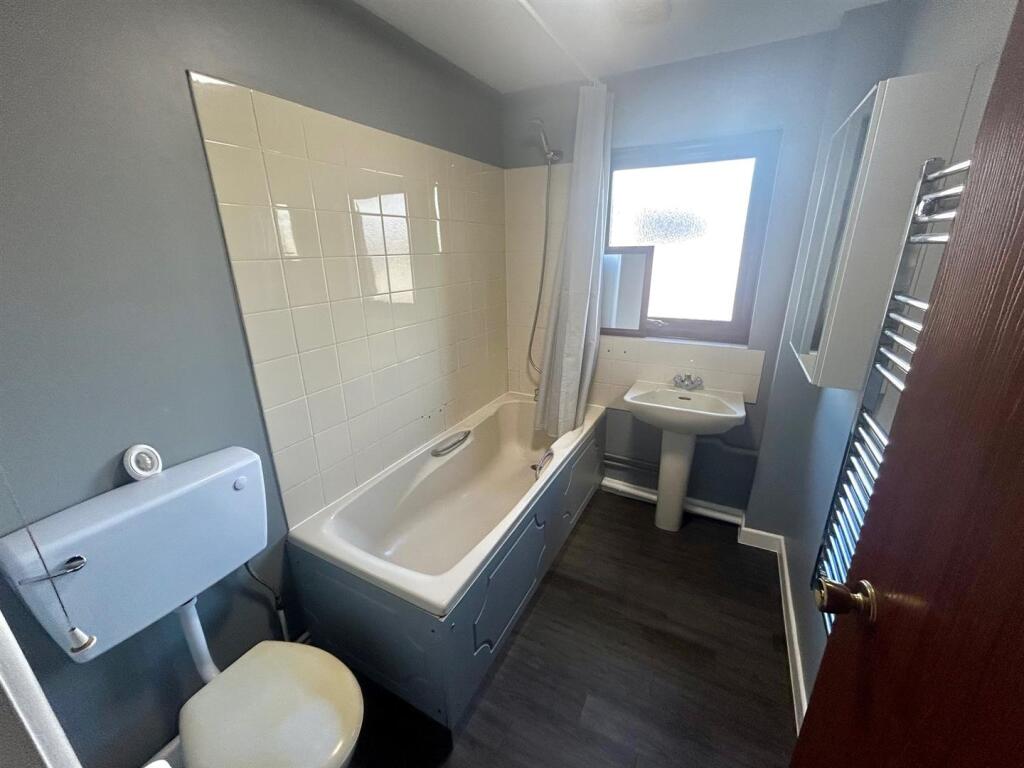 Apartment in Romford - View 3