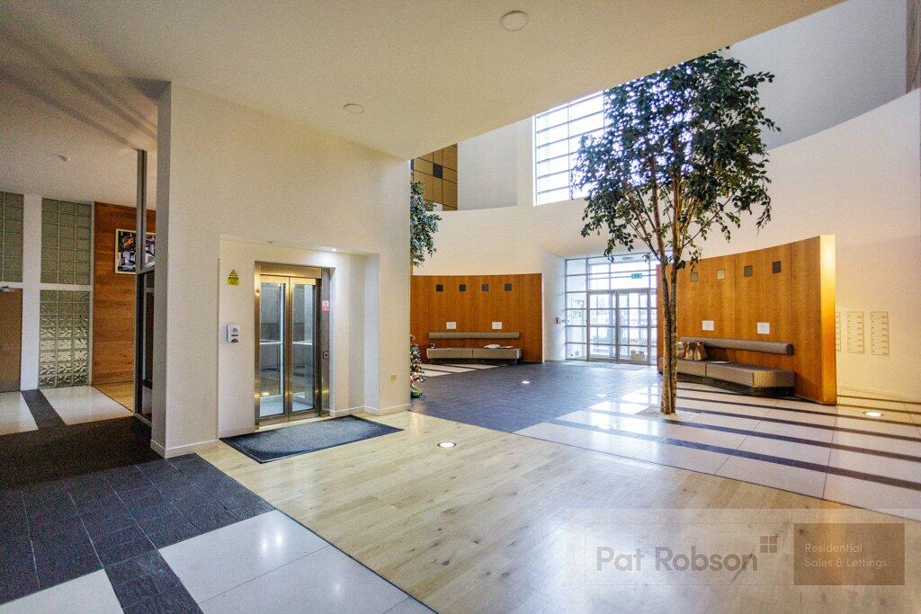 Apartment in Newcastle upon Tyne, Tyne and Wear - View 2