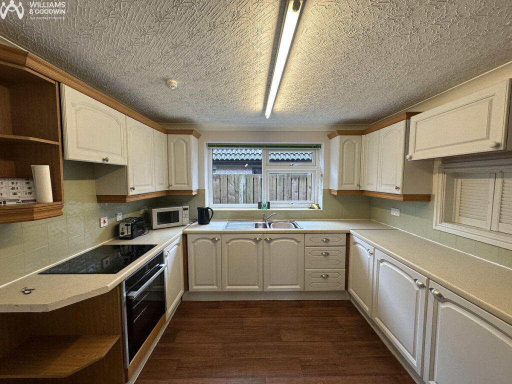 3-bed detached on Cae Lleiniau, Dwyran, Anglesey, LL61, £277,950