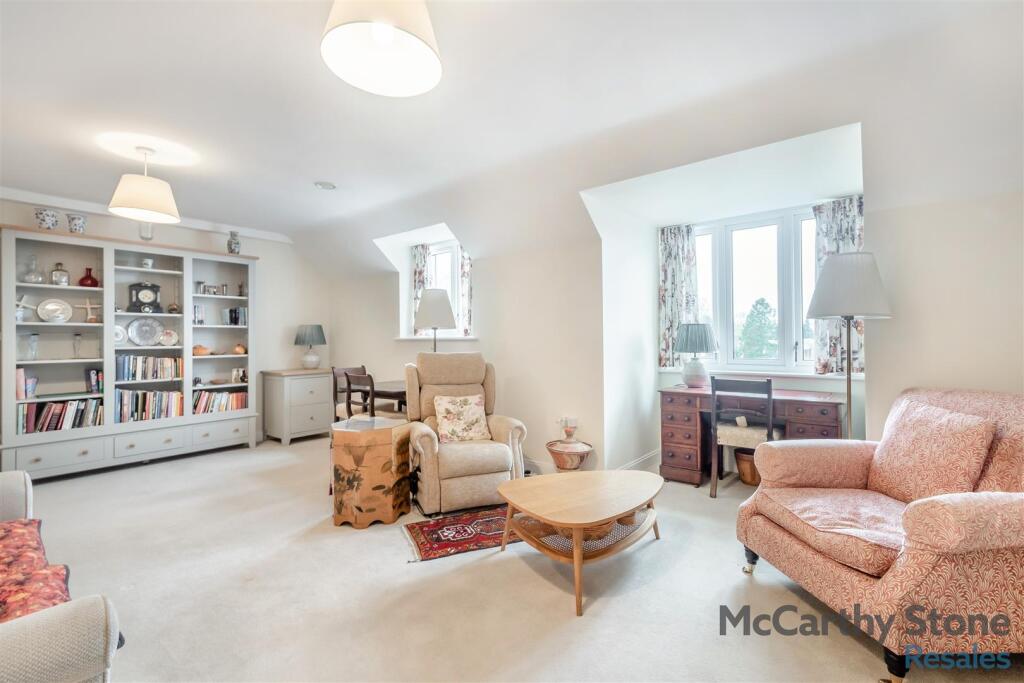 44 Eleanor House, London Road, St. Albans AL1 1NR