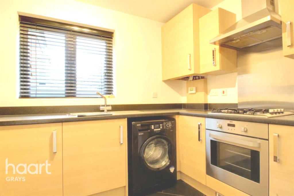 Apartment in Romford - View 5