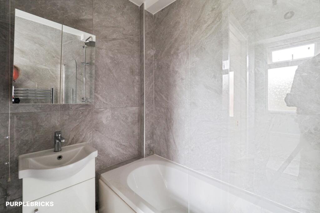 House in Nottingham - View 3