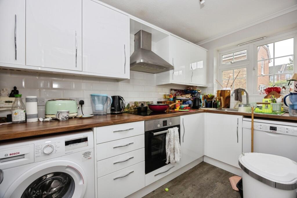 House in Guildford, Surrey - View 2
