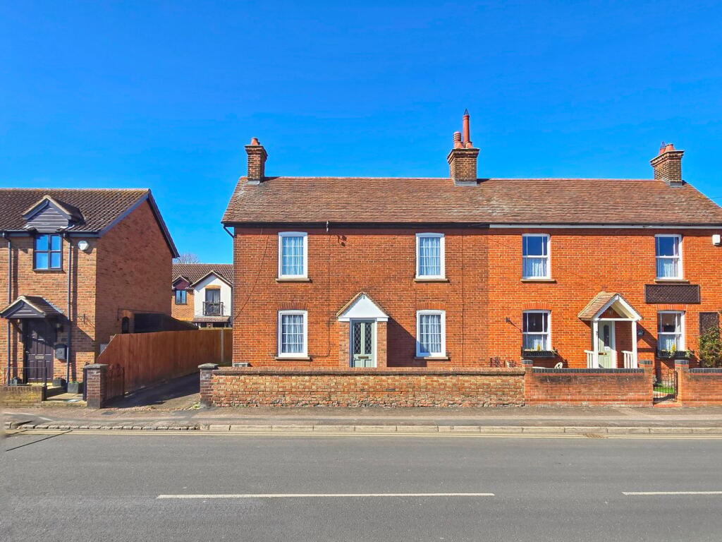 3-bed semi-detached on Bedford Road, Marston Moretaine, Bedfordshire, MK43, £375,000
