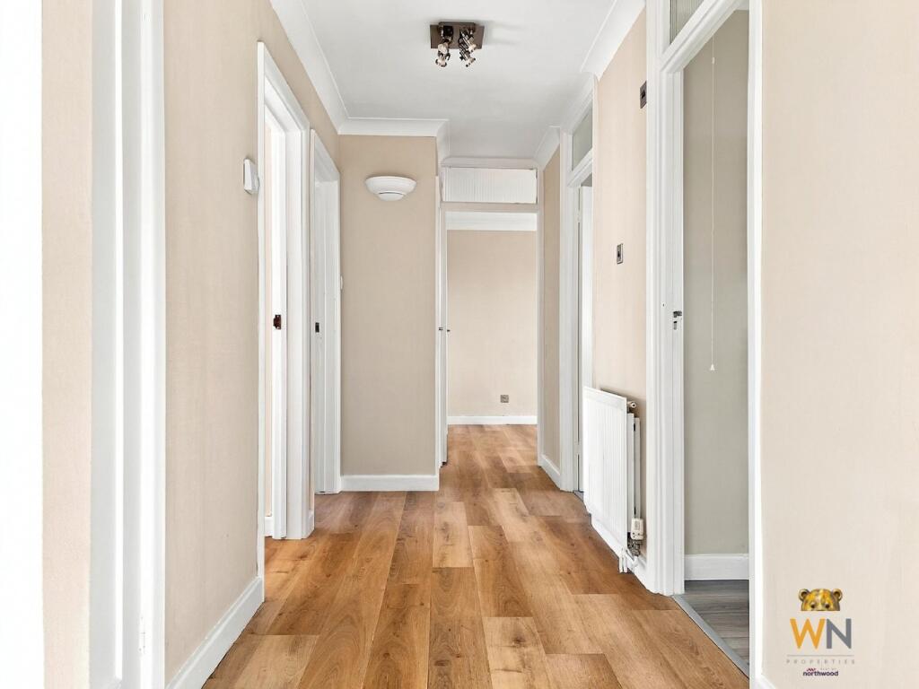 Apartment in Brentwood, Essex - View 5