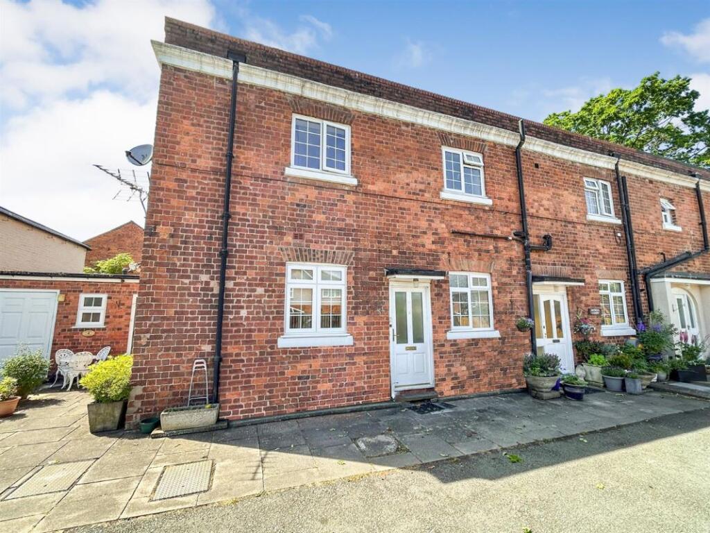 2-bed flat on Morda Court, 2, Morda, Oswestry, Shropshire, SY10 9NY, £65,000