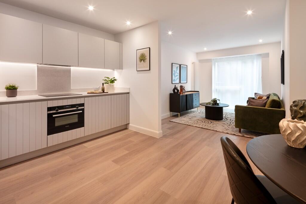 Seagull Lane, London, E16 photo 2