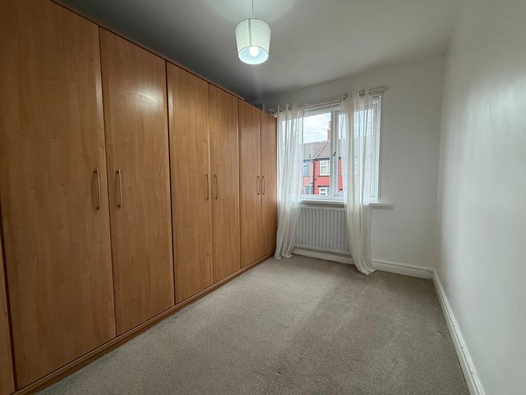 House in Leeds, Woodhouse Hill, Belle Isle - More