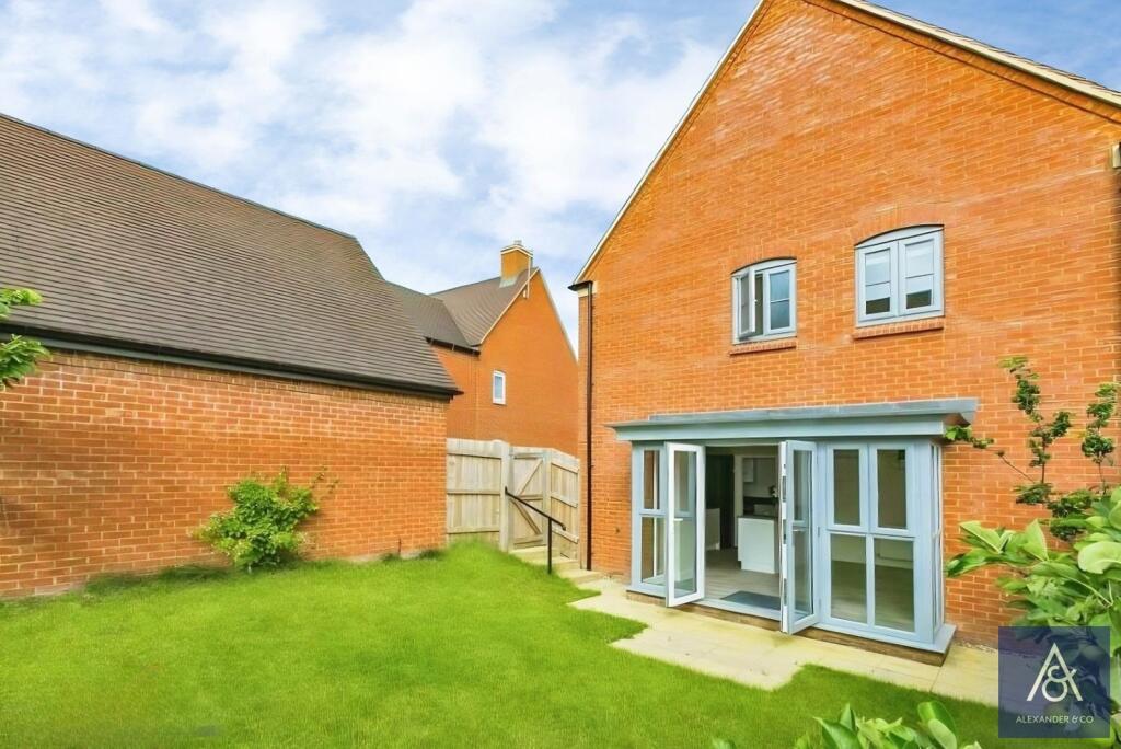 House in Brackley, Radstone Fields - View 4