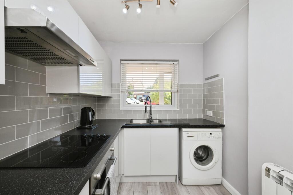 Apartment in East Hertfordshire, Ware - More