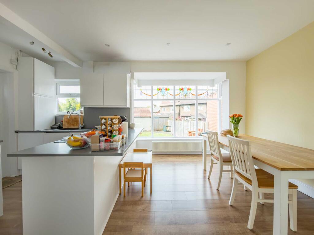 House in Kirklees, Birstall Smithies - View 3