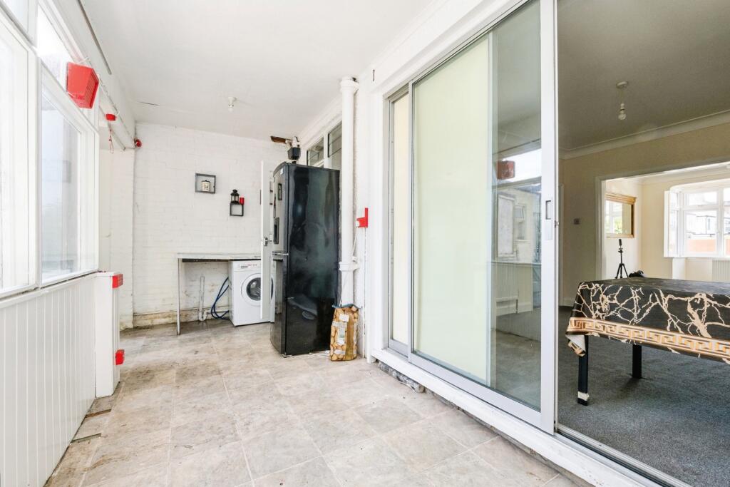 House in Romford - More