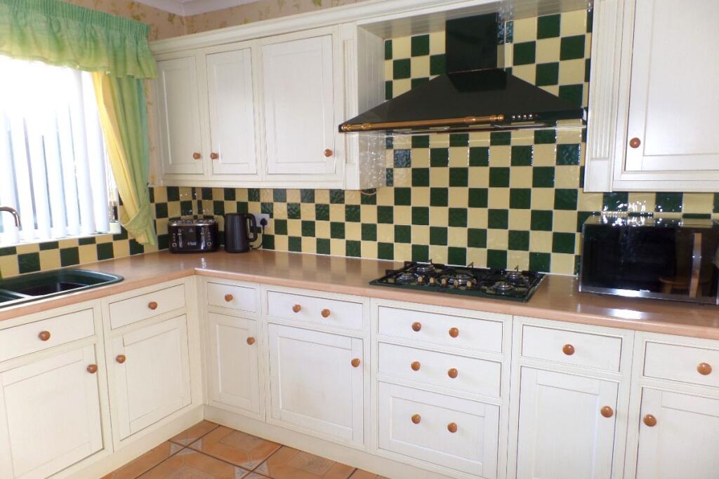 House in Cardiff, Bryncyn, Pentwyn - View 3